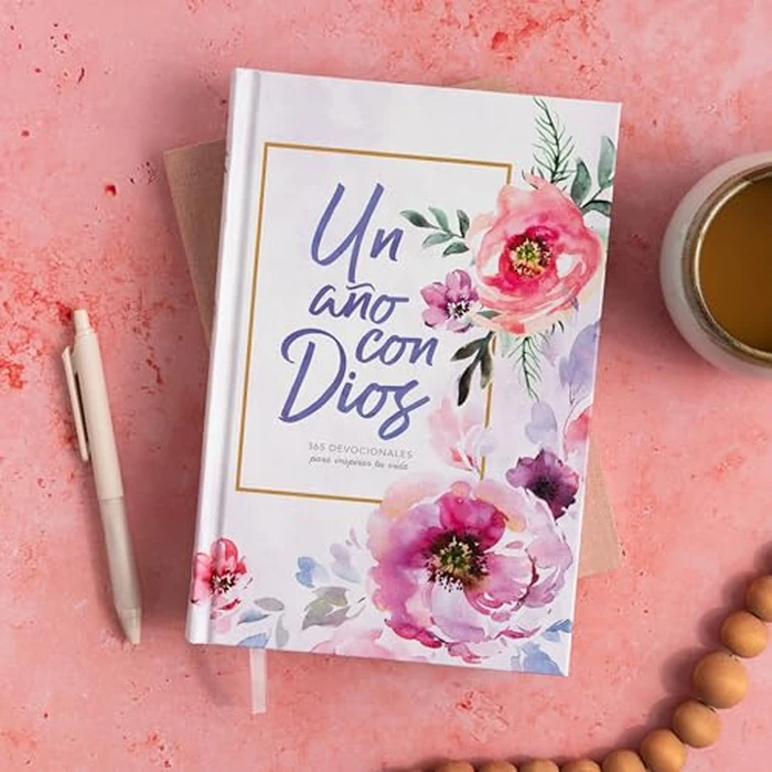 Un año con Dios: 365 devocionales para inspirar tu vida | A Year With God: 365 Devotions to Inspire Your Life (Spanish Edition) by B&H Espanol - Image 4