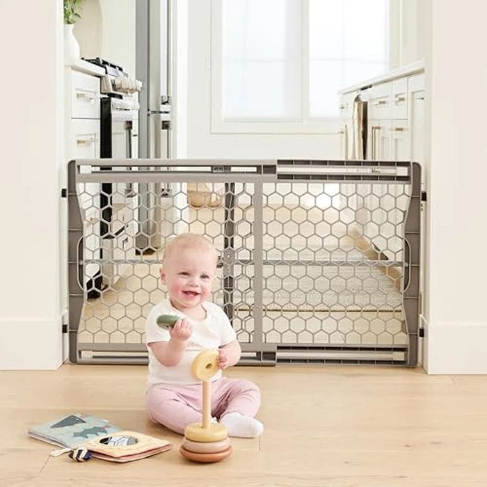 Regalo Safety 28"-42" Extra Wide Expandable Baby Gate for Doorways & Bottom of Stairs, Pressure Mounted Safety Gate for Babies, Toddlers & Pets, Tested & Safe for 30 Years, American Designed and Owned by Regalo - Used - Acceptable condition - US$16.04