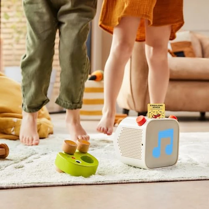 Yoto Classical Collection - 4 Kids Musical Audio Cards for Use with Player & Mini All-in-1 Audio Device, Educational & Screen-Free Listening with Relaxing Music for Naptime Bedtime & Winding Down by YOTO - Image 5