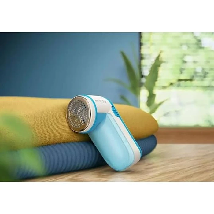 Philips Fabric Shaver, Removes Fabric Pills, Suitable for All Garments, Large Blade Surface, Cleaning Brush, Includes Batteries, Blue (GC026/00) by Philips - Used - Acceptable condition