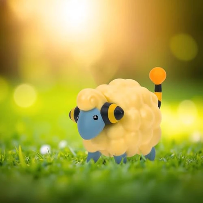 PKW3137 - Clip 'n'Go Poké Balls - Voltilamm & Level Ball, Official Pokéball with 5 cm Figure by Pokémon - Image 7