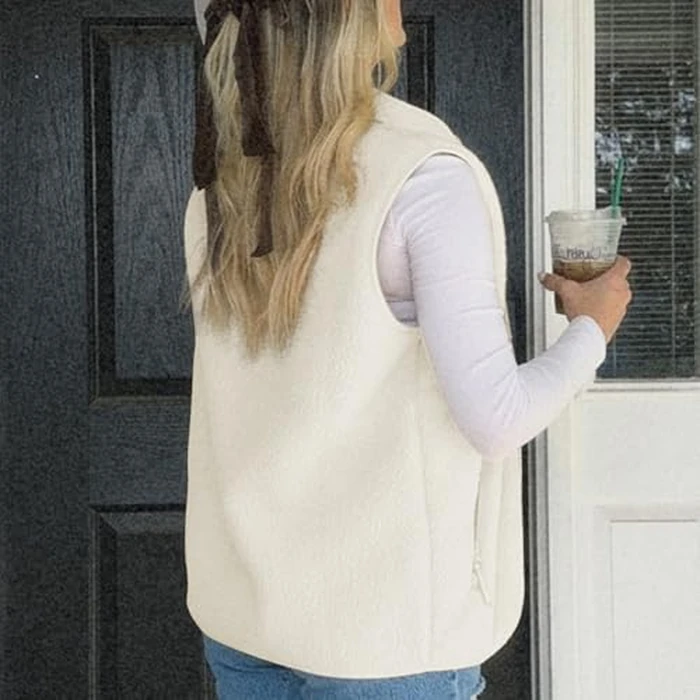 Hixiaohe Sherpa Fleece Vest for Women Trendy Warm Sleeveless Vests Jacket Lightweight Zip Coats with Pockets Fall Outerwear(Beige,L) by Hixiaohe - Image 3