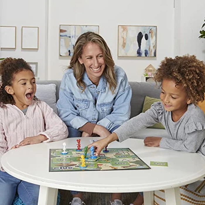 Clue Junior Game, 2-Sided Gameboard, 2 Games in 1, Clue Mystery Game for Younger Kids Ages 4 and Up, Kids Games for 2 to 6 Players, Junior Games (English & French) by Hasbro - Image 5