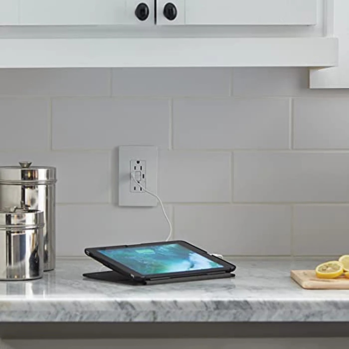 Legrand Radiant 15 Amp GFCI Self-Test Tamper Resistant Decorator Duplex Electrical Wall Outlet with USB Type A & C Ports, 1597TRUSBACW, White, 1 Count by Legrand - Used - Very Good condition - US$29.13