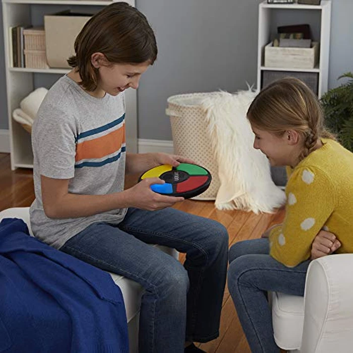 Hasbro Simon Game; Electronic Memory Game for Kids Ages 8 and Up; Handheld Game with Lights and Sounds; Classic Simon Gameplay (E93835L0) by Hasbro Gaming - Image 5