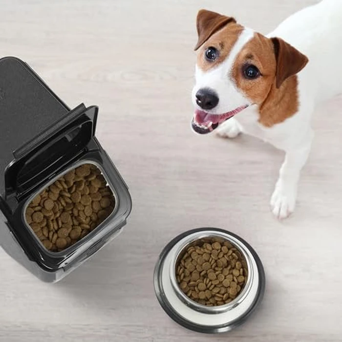 Starfrit LocknLock Pet Food Container - 169oz/5L - Airtight - 4-Sided Locking Flip Top Lid by Starfrit - Image 8