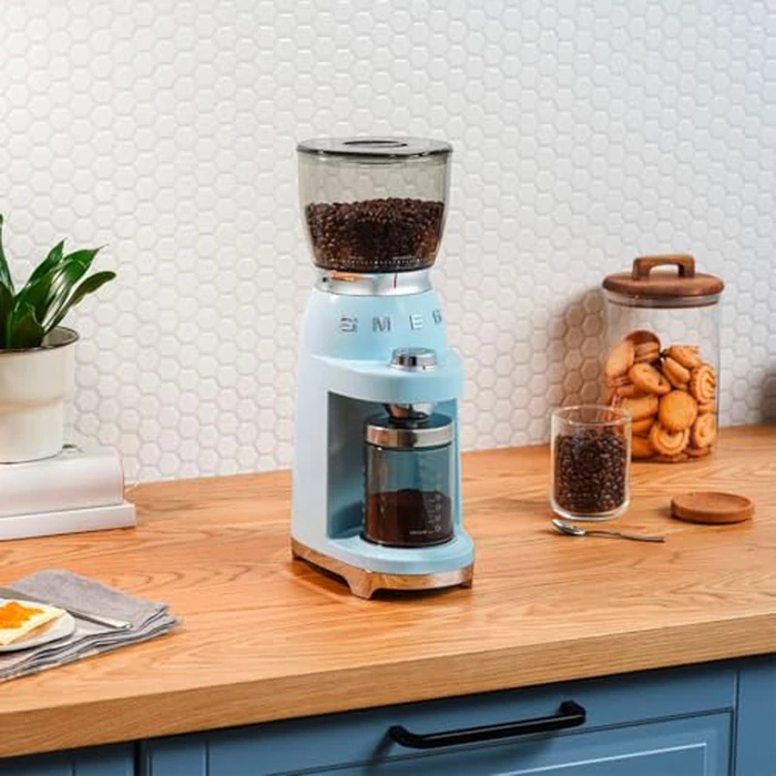 Smeg 50's Retro White Coffee Grinder by Smeg - Image 3