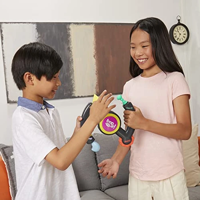 Bop It! Extreme Electronic Game for 1 or More Players, Fun Party Game for Kids Ages 8+, 4 Modes Including One-On-One Mode, Interactive Game (English) by Hasbro Gaming - Image 7