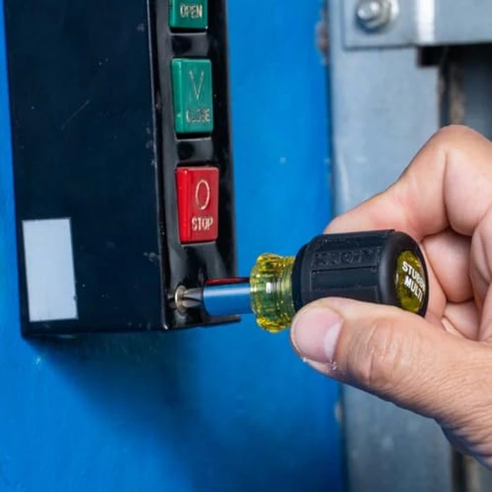 Klein Tools 32561 Multi-Bit Screwdriver/Nut Driver, 6-in-1 Stubby Screwdriver with 2 Phillips, 2 Slotted, 2 Nut Drivers by KLEIN TOOLS - Image 6