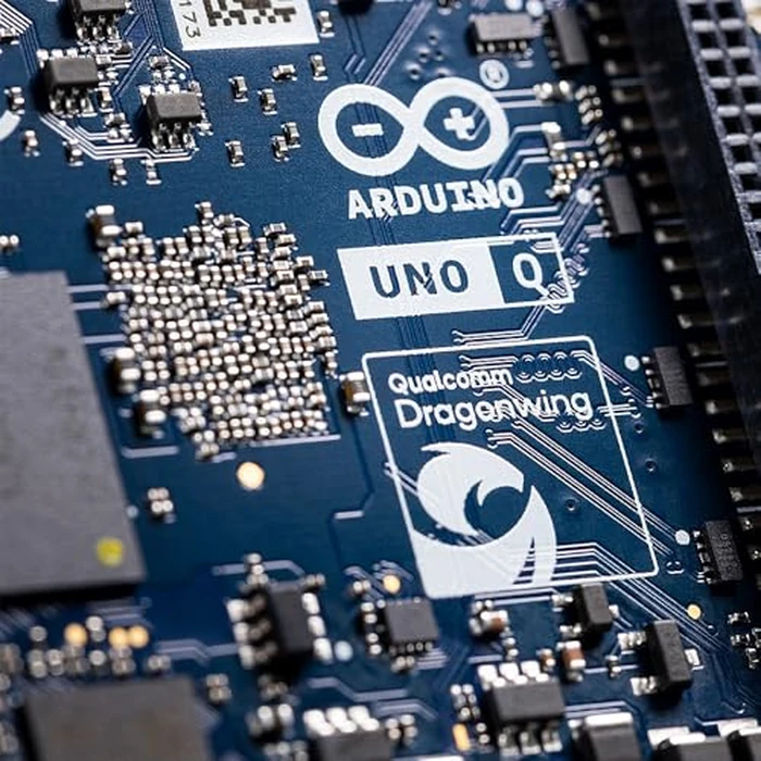 Arduino UNO Q 2GB [ABX00162] - Hybrid Board, Qualcomm Dragonwing QRB2210 microprocessor (MPU) & STM32U585 Microcontroller(MCU), AI Vision, Voice, IoT, Robotics, Linux Debian OS, Wi-Fi 5, USB-C by Arduino - Image 5