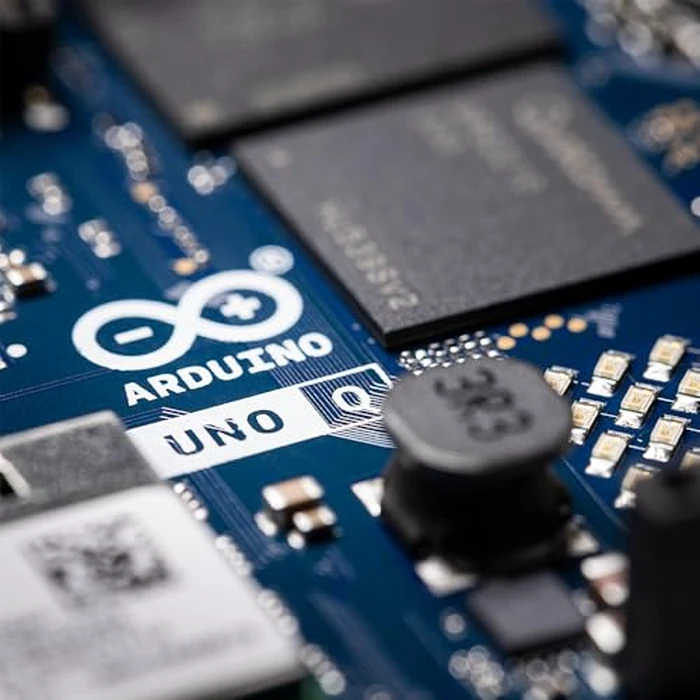 Arduino UNO Q 2GB [ABX00162] - Hybrid Board, Qualcomm Dragonwing QRB2210 microprocessor (MPU) & STM32U585 Microcontroller(MCU), AI Vision, Voice, IoT, Robotics, Linux Debian OS, Wi-Fi 5, USB-C by Arduino - Image 8