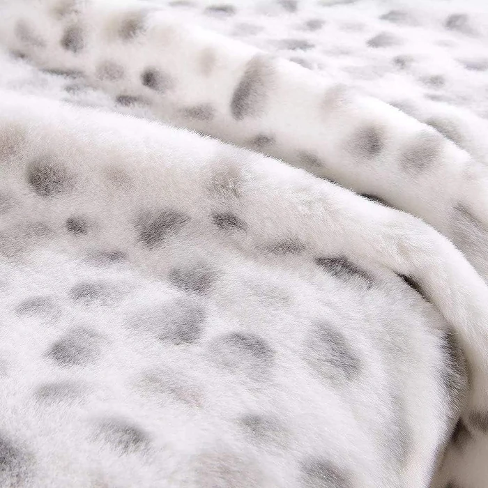 Member's Mark Hotel Premier Collection Luxury Throw (60 in x 70 in) - Snow Leopard by Member's Mark - Image 3