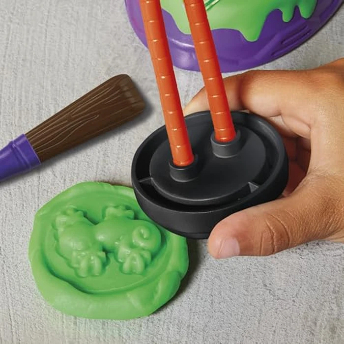 Play-Doh Teenage Mutant Ninja Turtles Mutation Station Playset, Bendy 4 Inch Donnie Action Figure, Kids Arts & Crafts, TMNT Toys for Boys & Girls 4+ by Play-Doh - Image 5