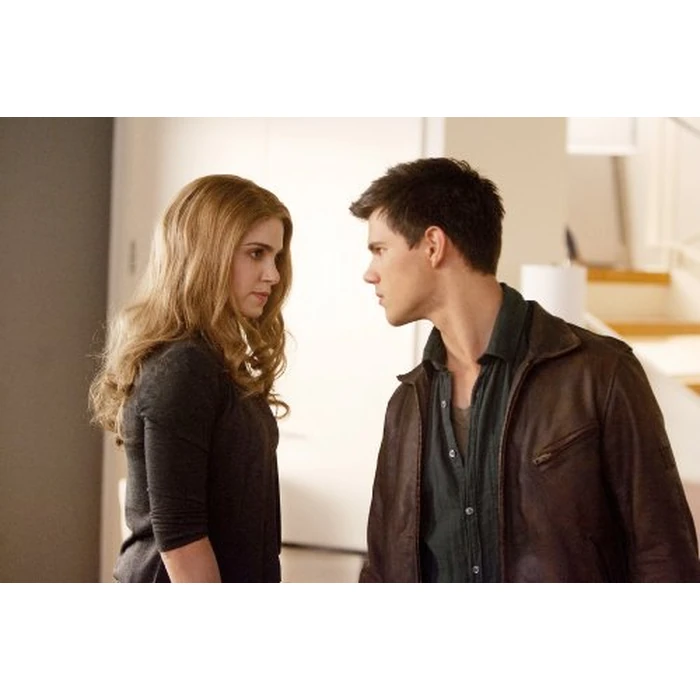 The Twilight Saga: Breaking Dawn - Part 1 (Extended Edition) [DVD + Digital Copy + UltraViolet] by Lionsgate - Image 2