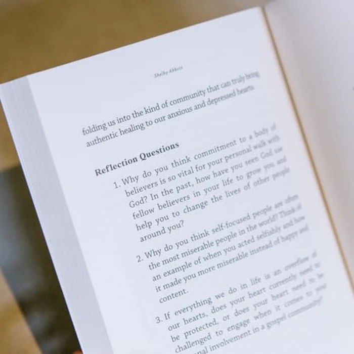 Why We’re Feeling Lonely (and What We Can Do About It) (A Christian Guide for Gen Z on Relationships, Friendship, Community, Anxiety, Depression, and Healing Loneliness Through the Gospel) by Good Book Co - Image 3