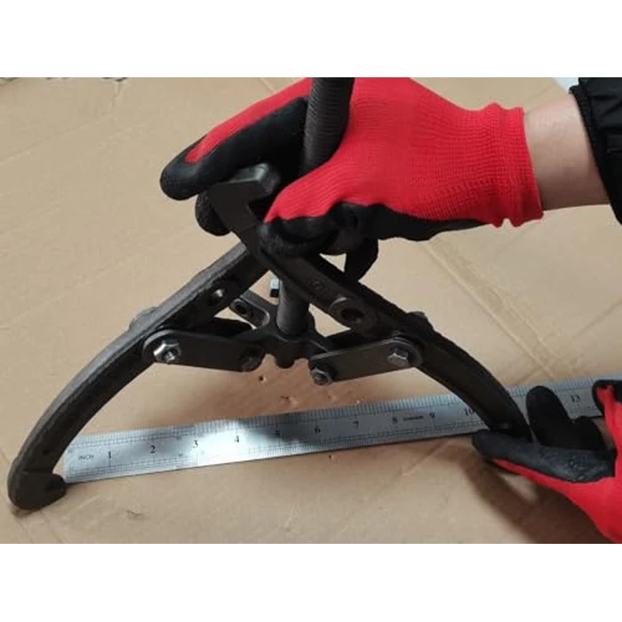 10" Gear Puller,3 Jaw Puller for Pulley Gear Bearing Flywheel Removal,2 Jaw / 3 Jaw Puller with Reversible Jaws, Bearing Puller Suitable for Automotive Repair and Industrial Maintenance (10in) by MANNIFEN - Image 4