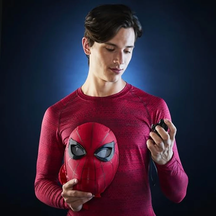 Spider-Man Marvel Legends Series Homecoming Electronic Expressive Mask, Premium Interactive Roleplay Gear for Adults by Hasbro - Image 3