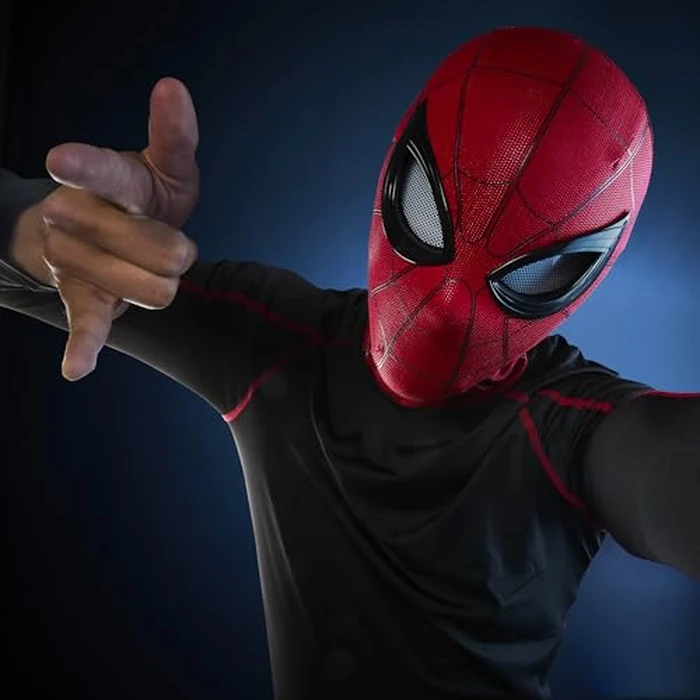 Spider-Man Marvel Legends Series Homecoming Electronic Expressive Mask, Premium Interactive Roleplay Gear for Adults by Hasbro - Image 5
