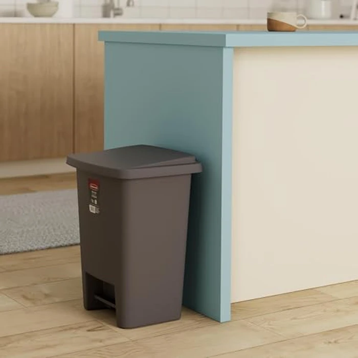 Rubbermaid 31.2L Step on Wastebasket (FG284187CYLND) by Rubbermaid - Image 2